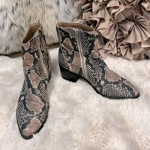 Treasure & Bond Vegan Faux Leather Python Snskeprint Ankle Boots Sz 7
